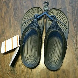 Brand new slain flip Crocs